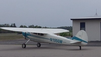 Cessna195_00.jpg