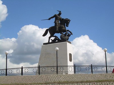 800px-Sviatoslav_statue_at_Belgorod.jpg