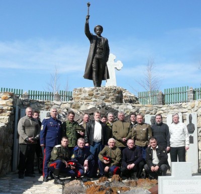 Памятник краснову.jpg